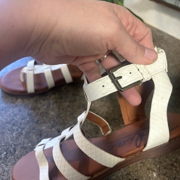 New ZODIAC
Calypso Sandal In White 7 - Picture 2 of 8